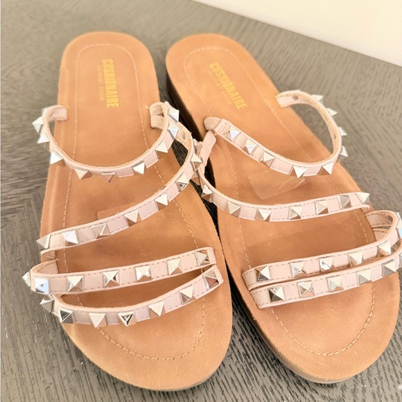 cushionaire Shoes - Cushionaire Inez Tan Silver Studded Vegan Slide Sandals Woman’s 9.5